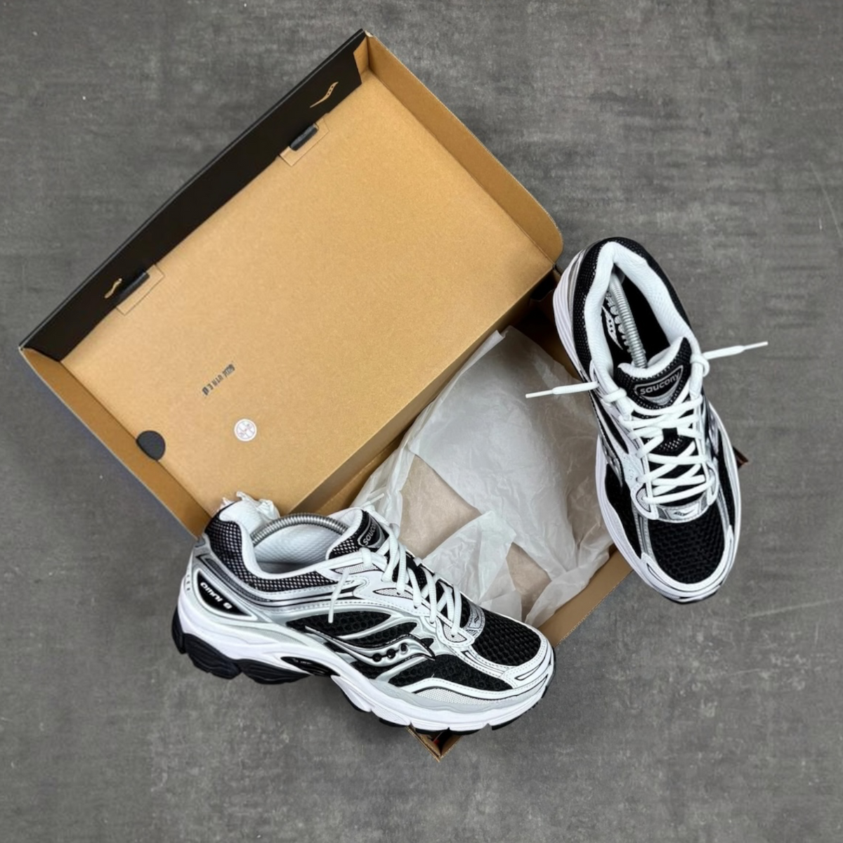 Saucony Pro Grid Omni 9 Black White