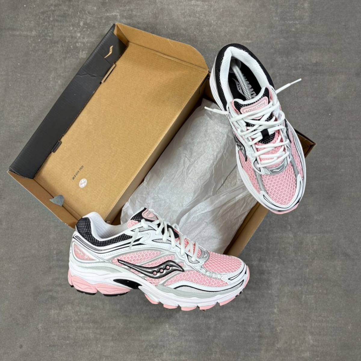 Saucony Pro Grid Omni 9 White Touch