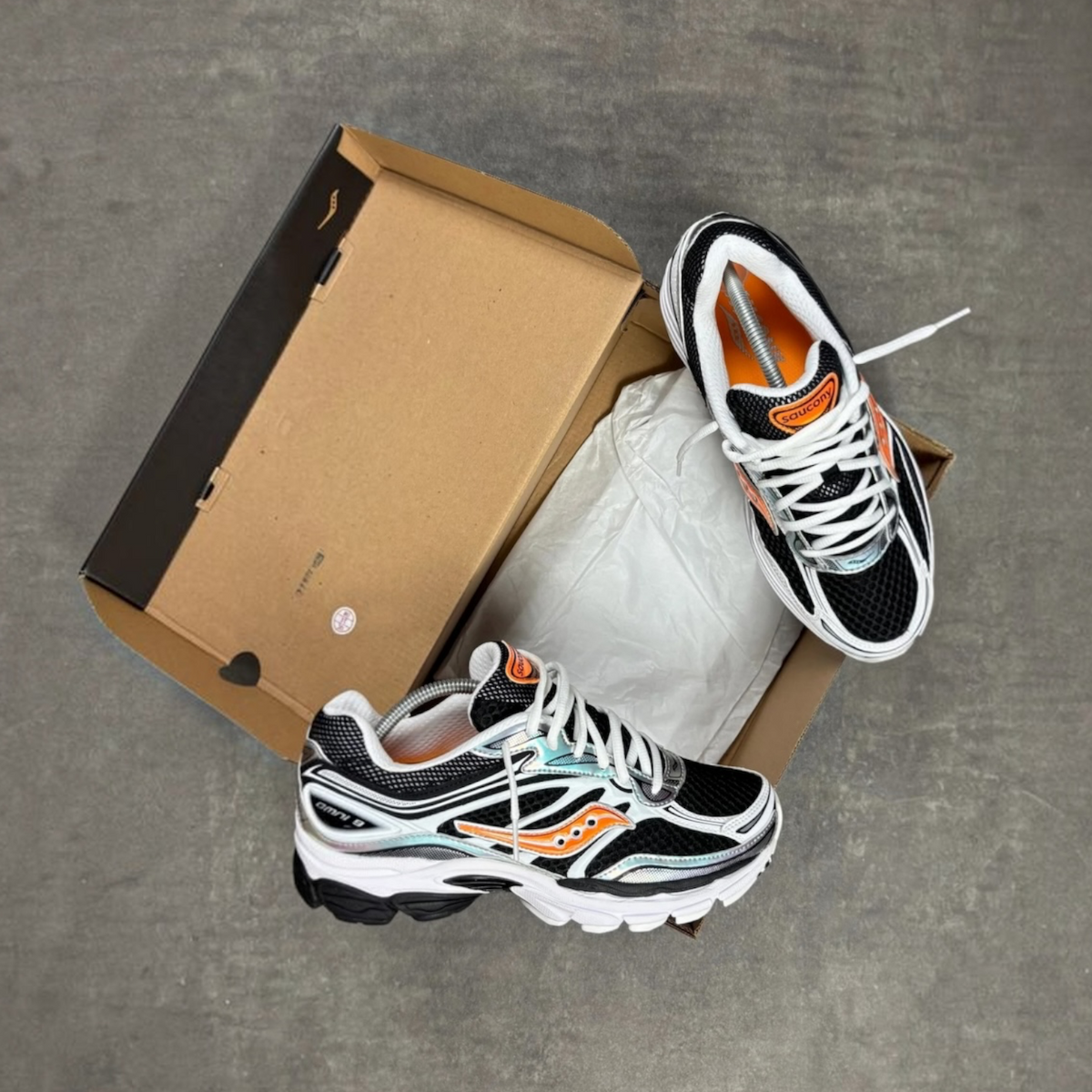 Saucony Pro Grid Omni 9 Black Orange