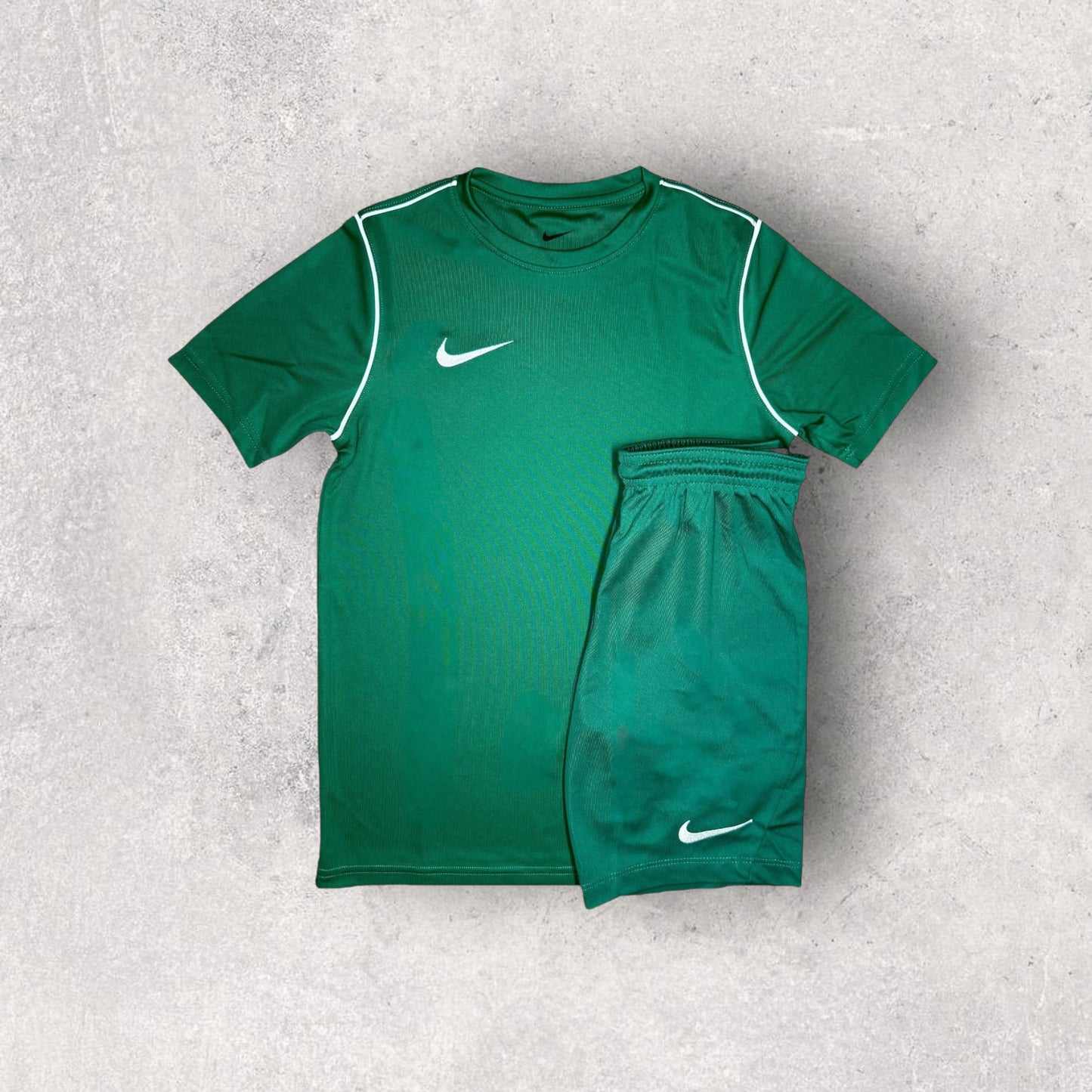 NIKE DRI-FIT SET 2.0 - T-SHIRT & SHORTS - GREEN