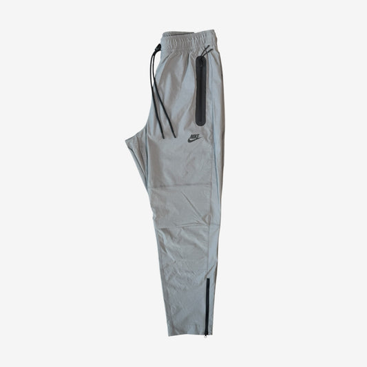 NIKE TECH WOVEN TAPER PANTS - GREY