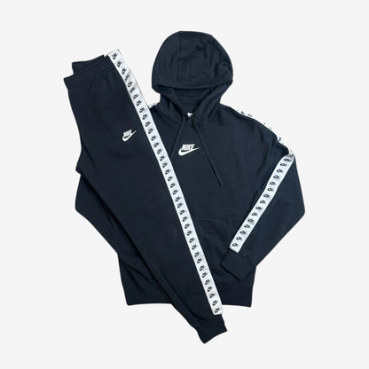 NIKE ESSENTIALS FLEECE TRACKSUIT - BLACK