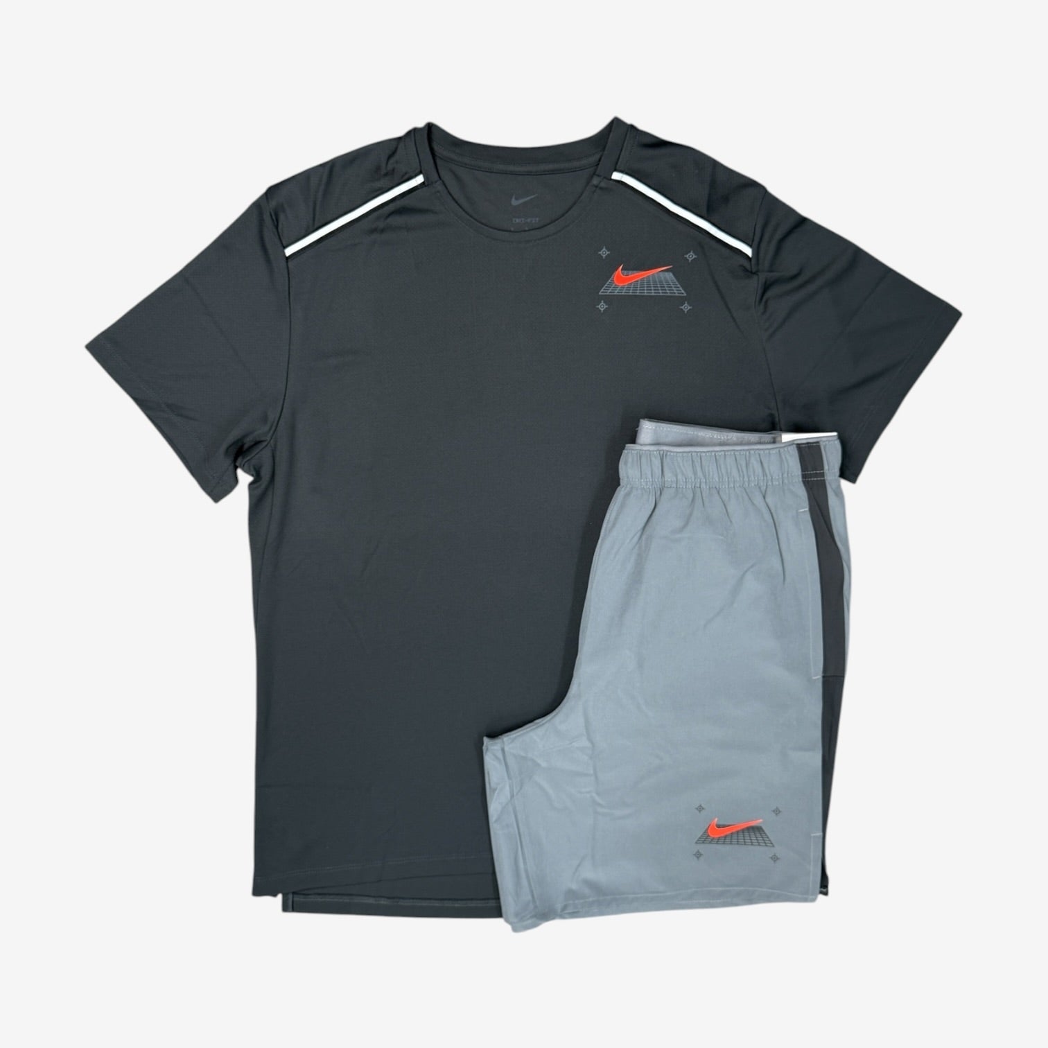 NIKE MILER GRAPHIC SHORT SET - ANTHRACITE/COOL GREY