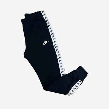 NIKE ESSENTIALS FLEECE TRACKSUIT - BLACK