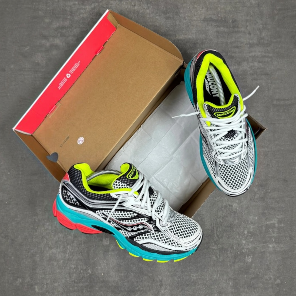 Saucony Pro Grid Omni 9 Mutant
