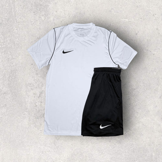 NIKE DRI-FIT SET 2.0 - T-SHIRT & SHORTS - WHITE/BLACK