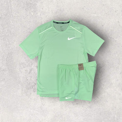 NIKE MILER 1.0 / 5 CHALLENGER SHORT SER - VAPOUR GREEN