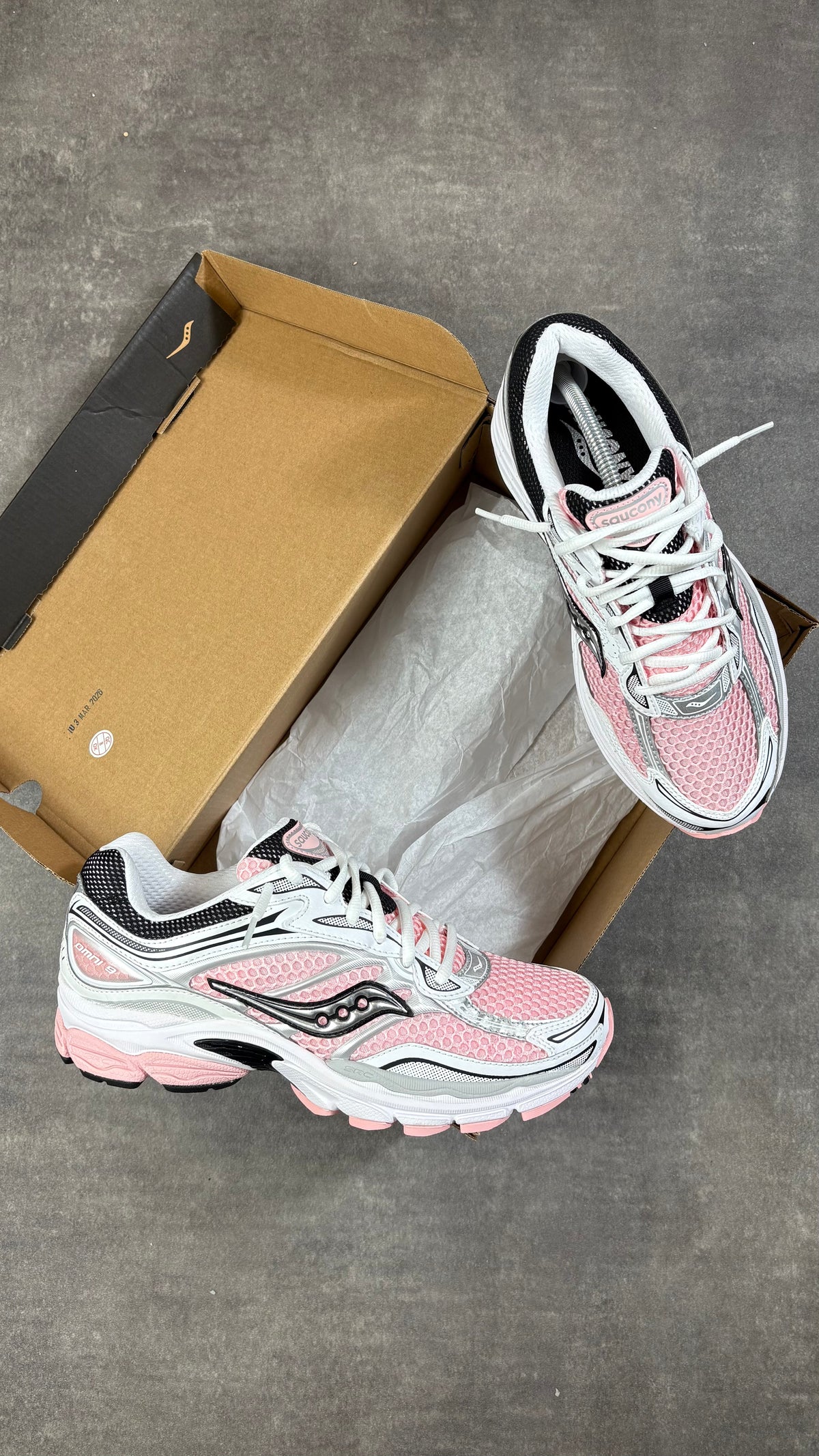 Saucony Pro Grid Omni 9 White Touch
