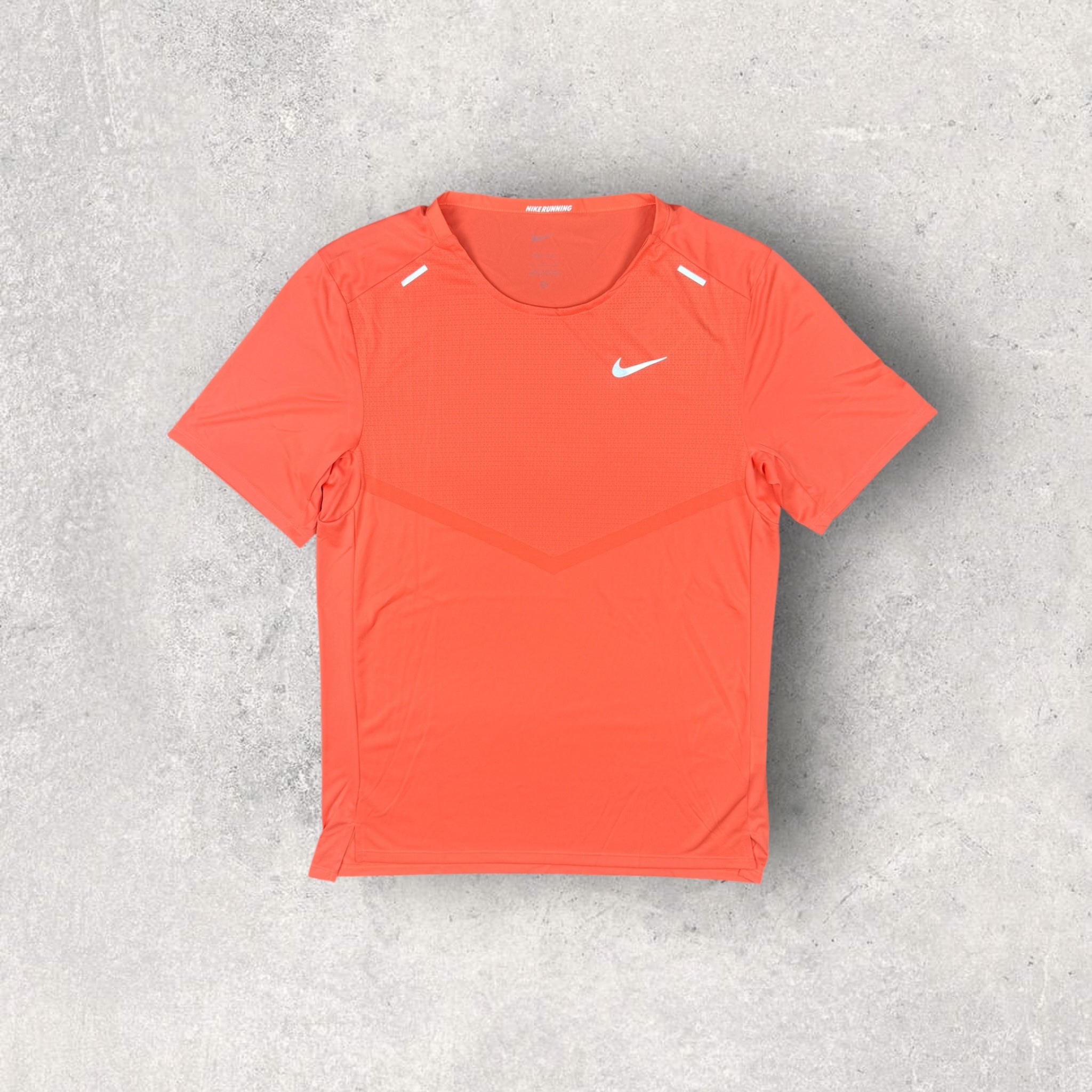 NIKE RISE 365 T-SHIRT & CHALLENGER SHORT SET - WILD MANGO/BLACK