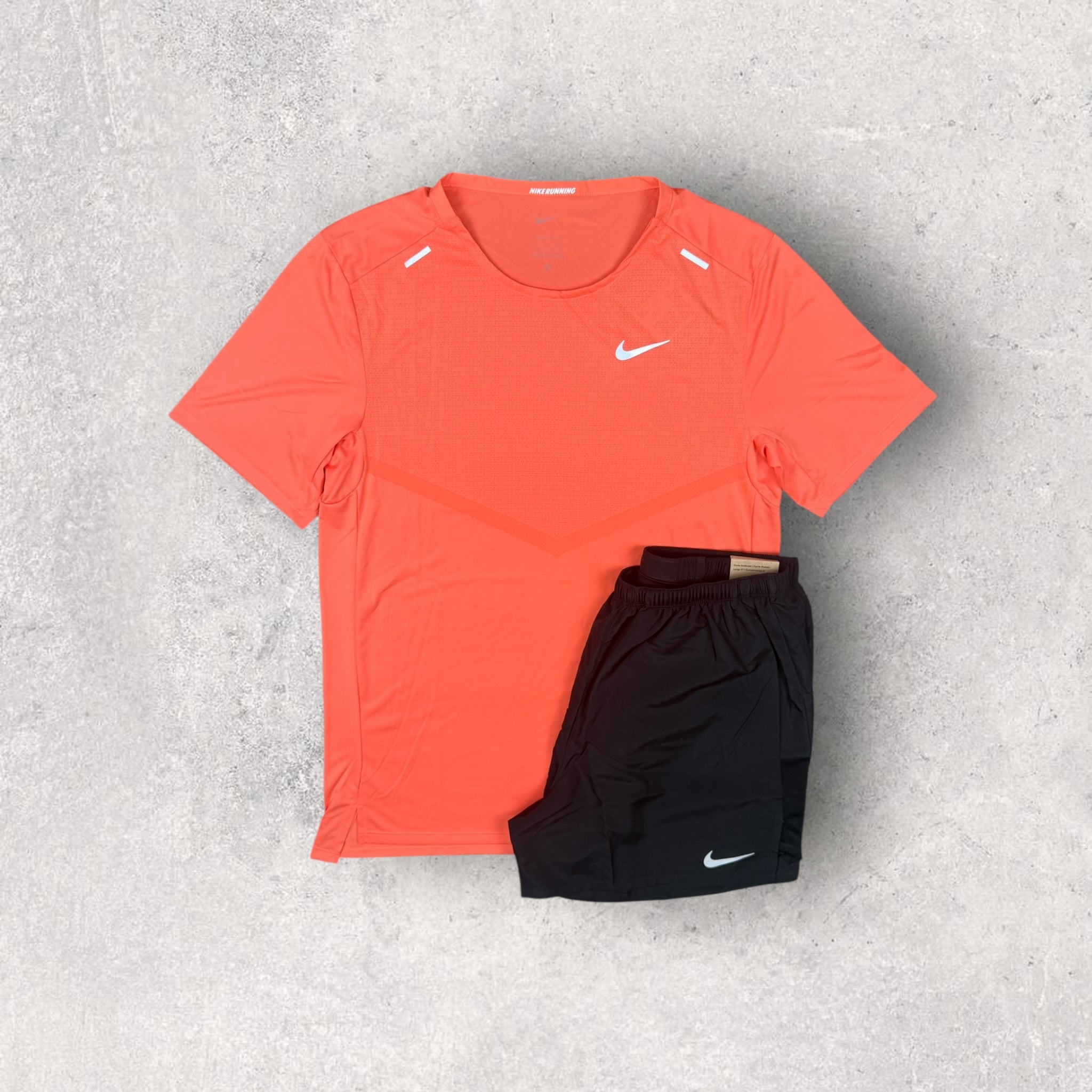 NIKE RISE 365 T-SHIRT & CHALLENGER SHORT SET - WILD MANGO/BLACK