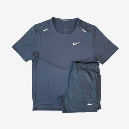 NIKE RISE 365 T-SHIRT / 5INCH CHALLENGER SHORT - THUNDER BLUE