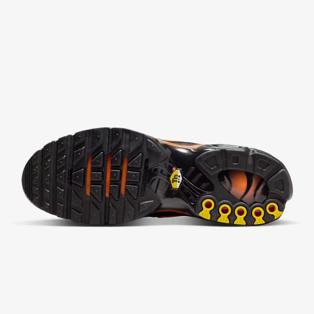 NIKE AIR MAX PLUS TN - BLACK TOTAL ORANGE