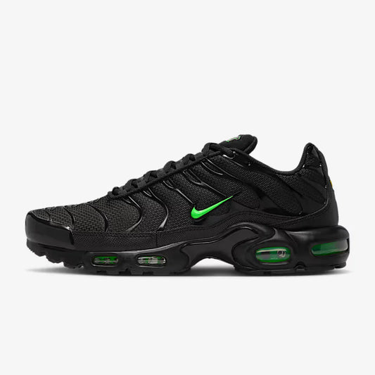 NIKE AIR MAX PLUS TN - BLACK/GREEN STRIKE