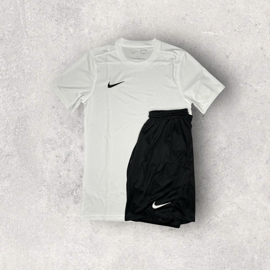NIKE DRI-FIT SET - T-SHIRT & SHORTS - WHITE/BLACK