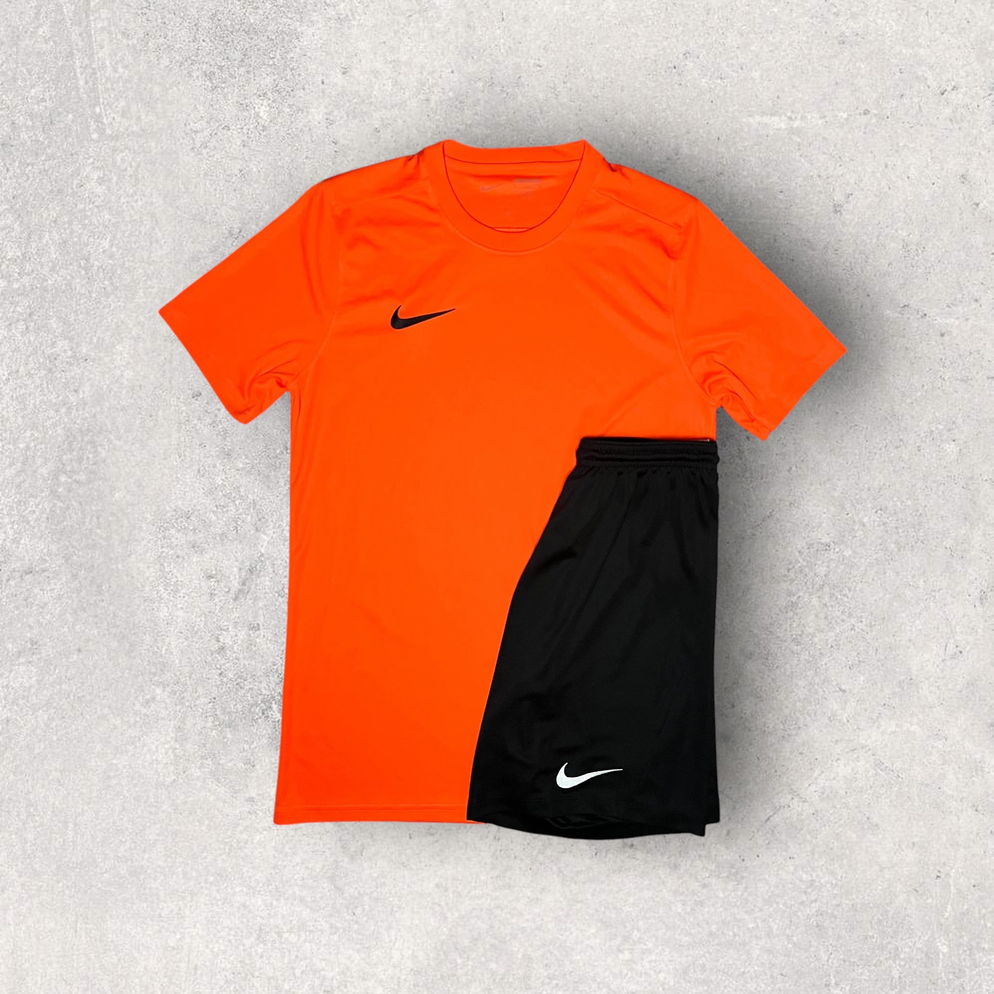 NIKE DRI-FIT SET - T-SHIRT & SHORTS - ORANGE/BLACK
